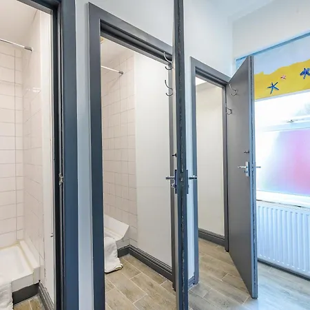 *rd7h*for Your Relaxed & Cosy Free Parking Leeds (West Yorkshire)